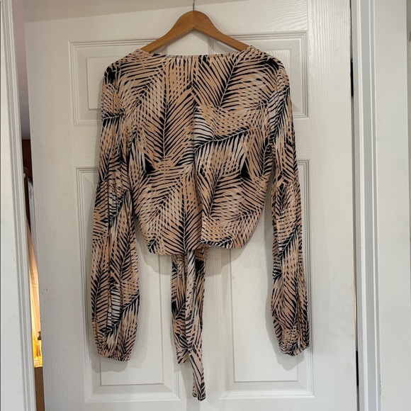 Billabong Tan and Black Patterned Top - Picture 6 of 7